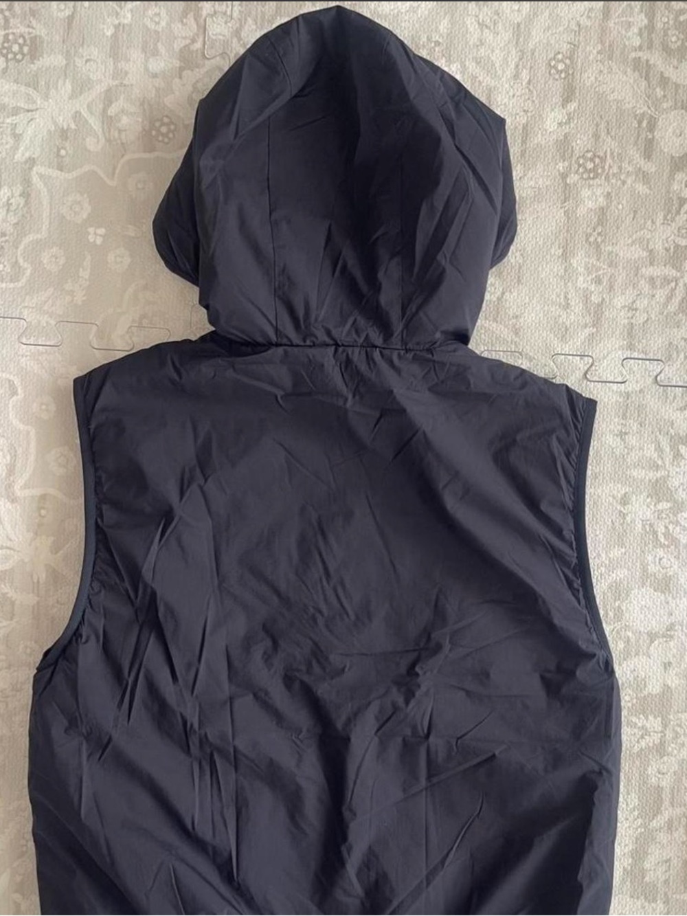 Aritzia TNA The Pillow Puff Puffer Vest in Black - Picture 3 of 8